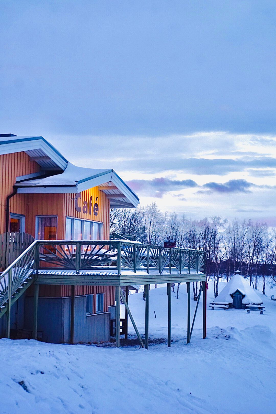Life inside an Arctic cabin during winter: warmth, silence, and survival