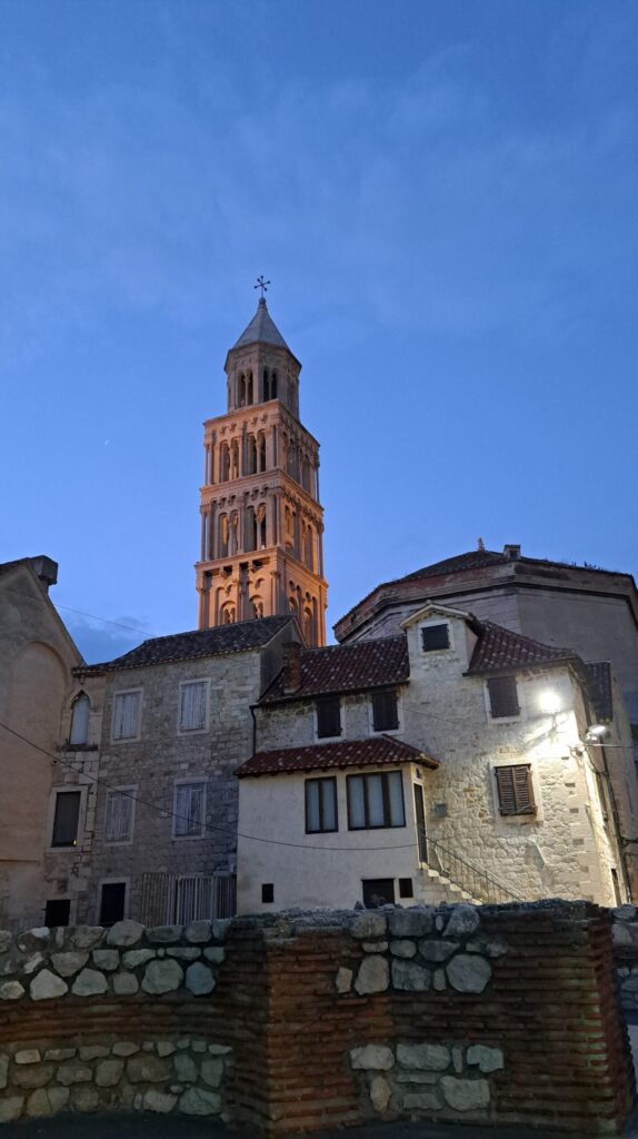 La torre del palacio de Dioclesiano en Split, mostrando la heterogeneidad de la ciudad y la fragmentación cultural